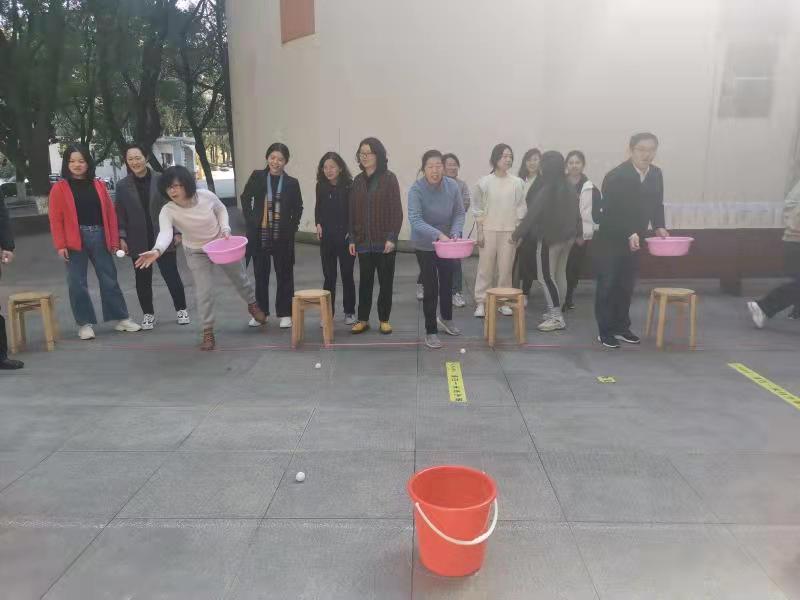 全体女职工积极参加
